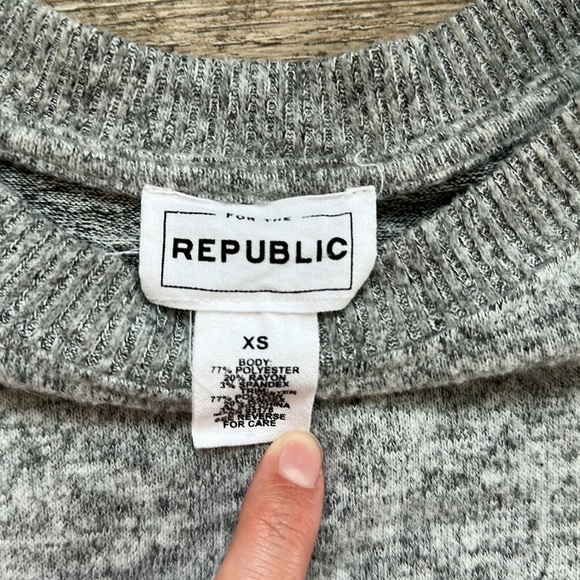 For The Republic Solid Grey Women Sweater - Picture 2 of 2